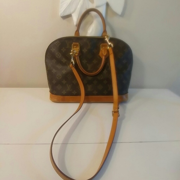 Louis Vuitton Handbags - Louis Vuitton Alma purse